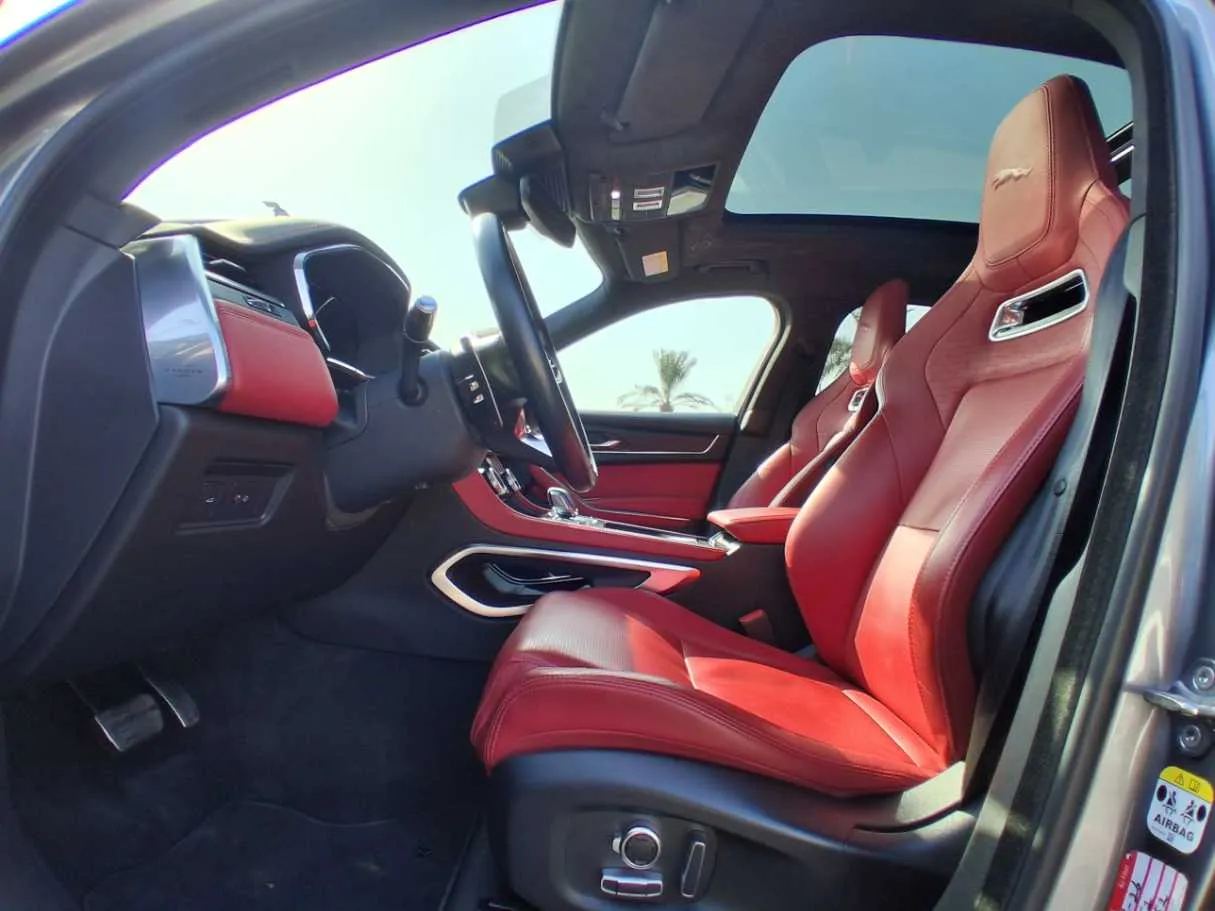 Car image 12