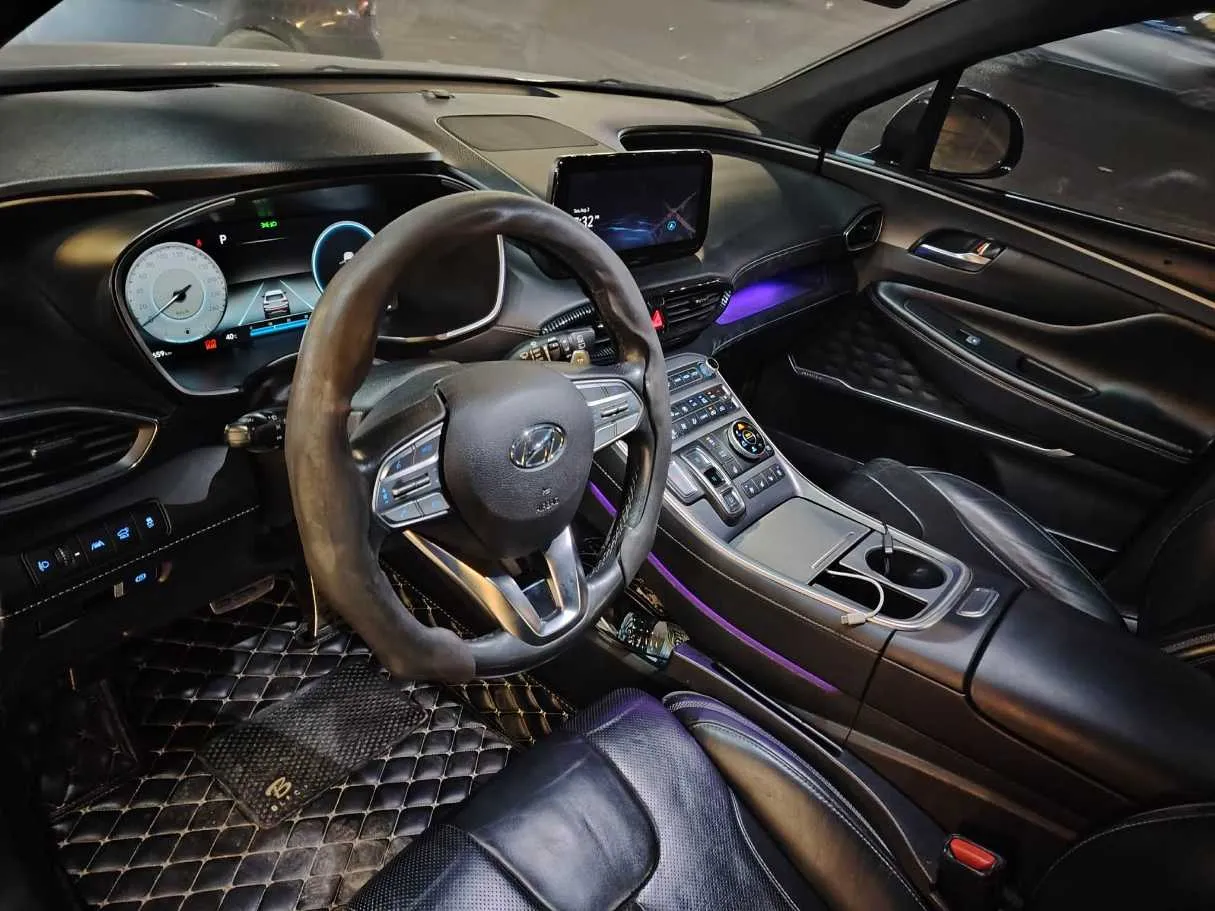Car image 13