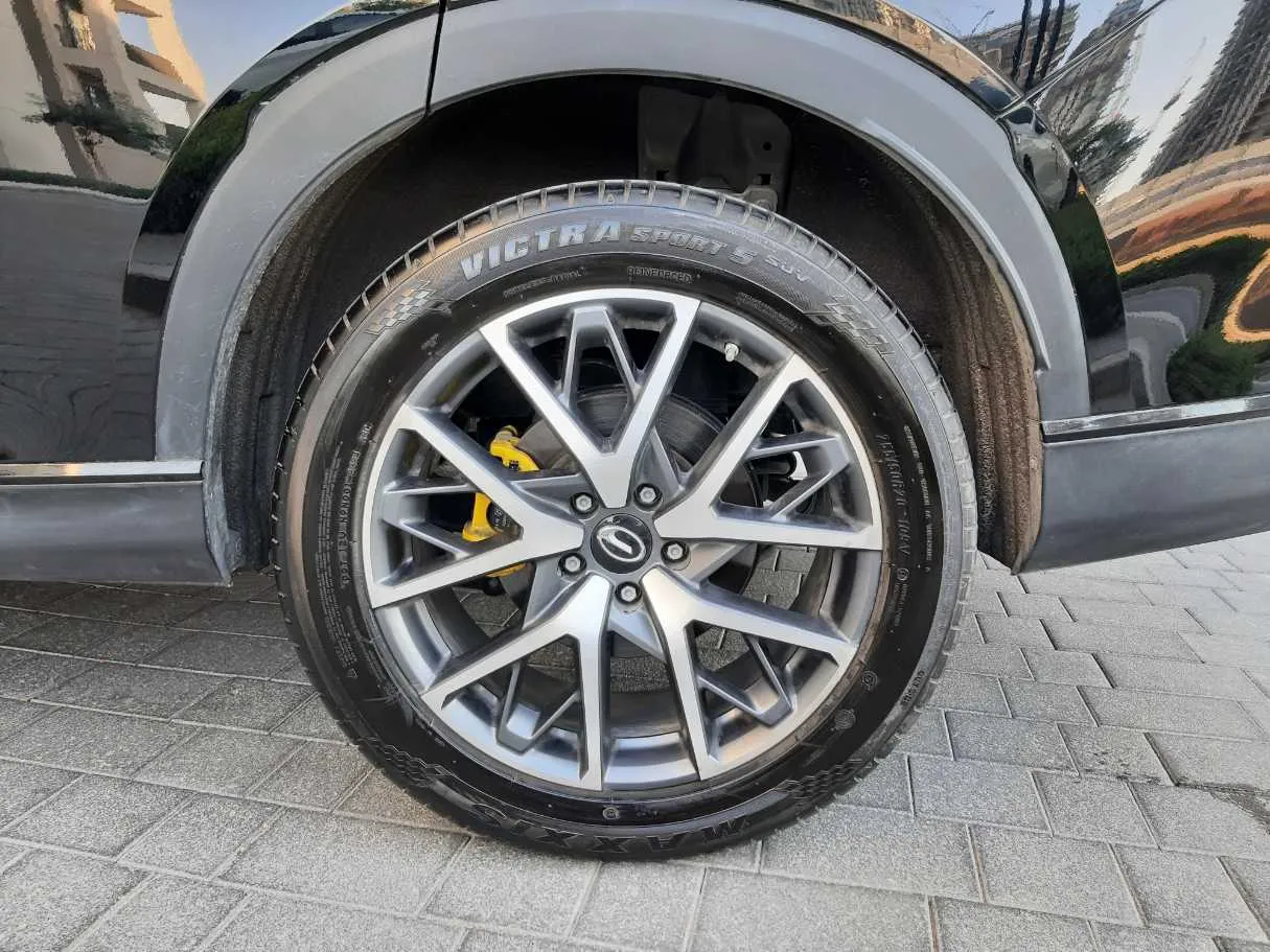 Car image 9