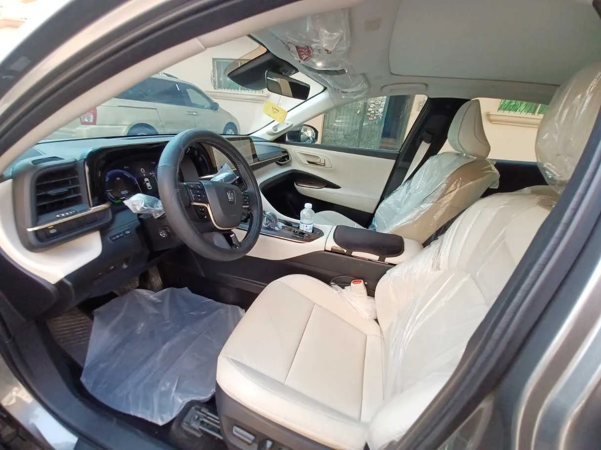 Car image 10