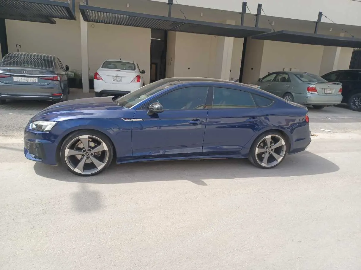 Car image 8