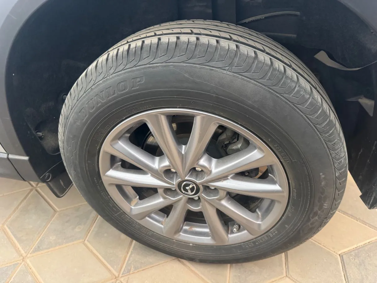 Car image 5