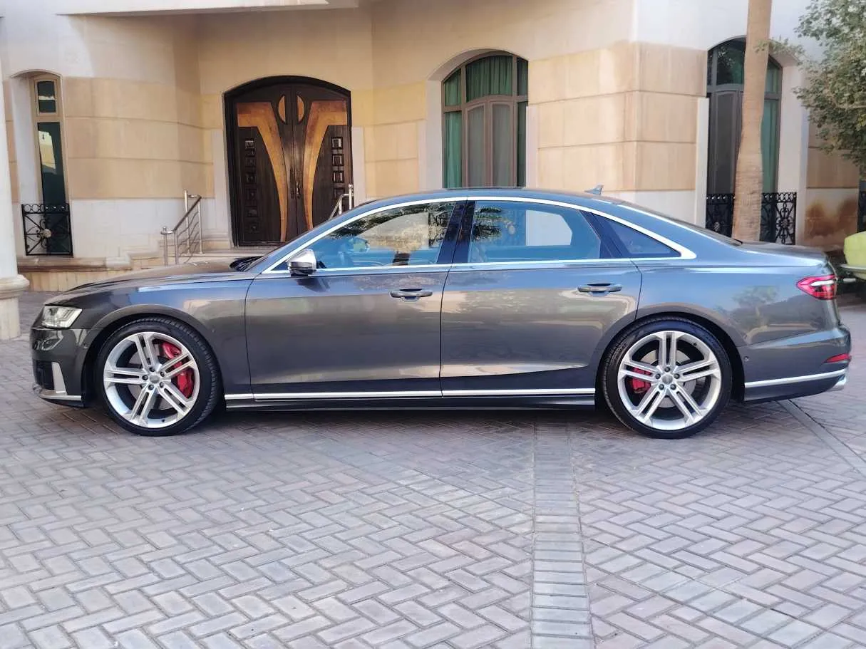 Car image 8