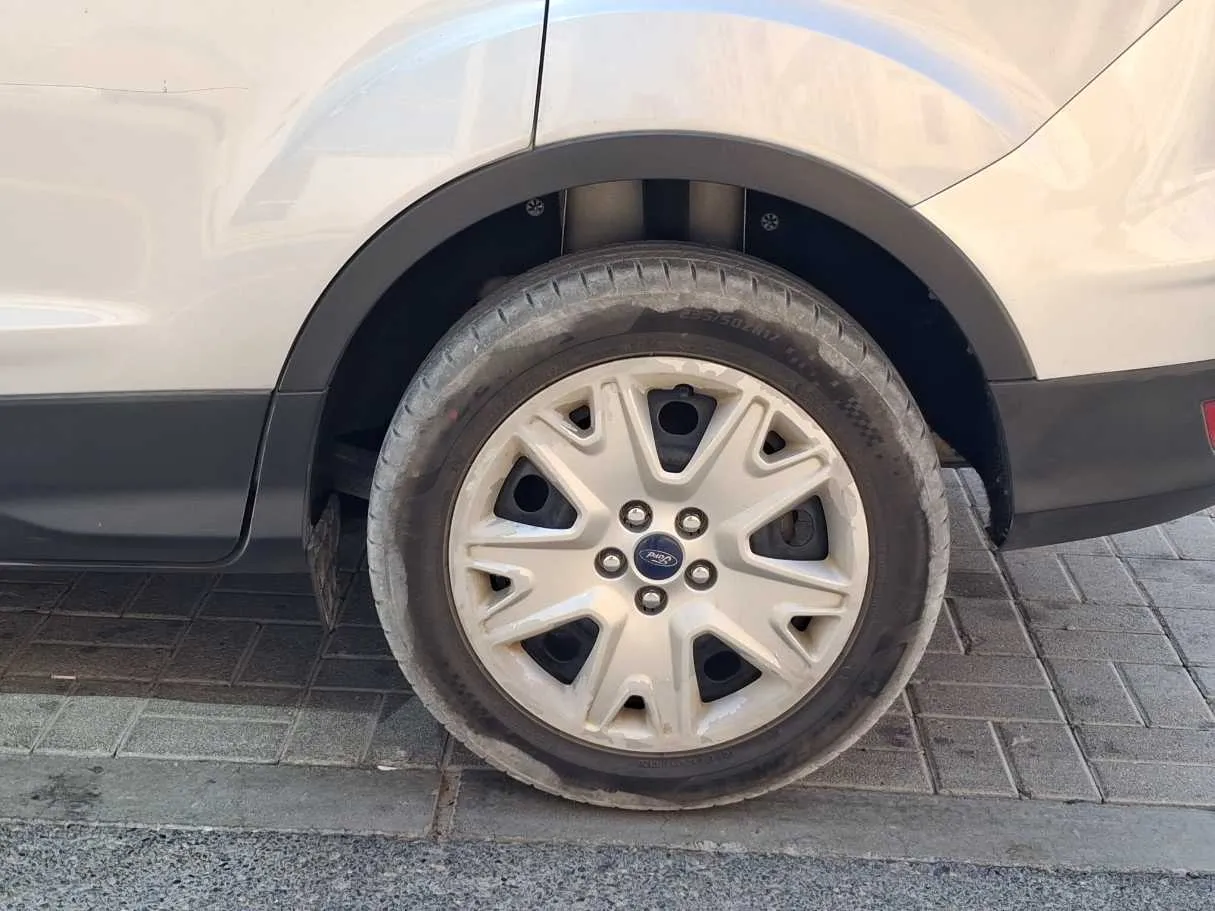 Car image 9