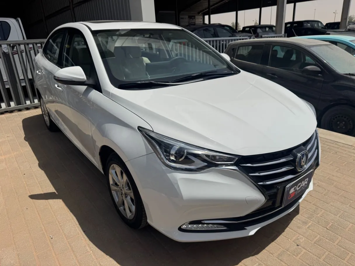 Car image 3