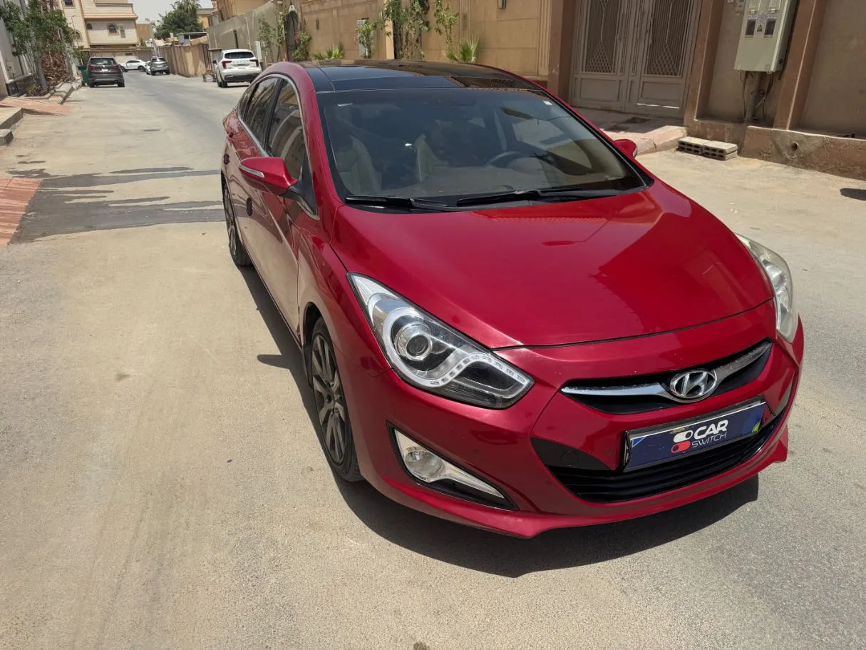 Car image 3