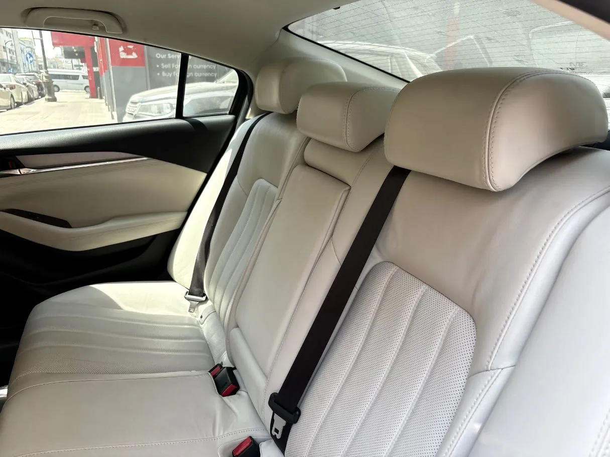 Car image 16