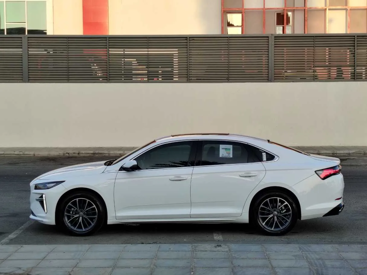 Car image 8