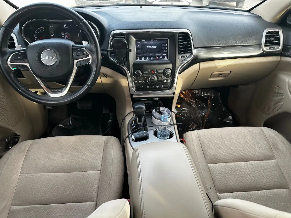 Car image 17