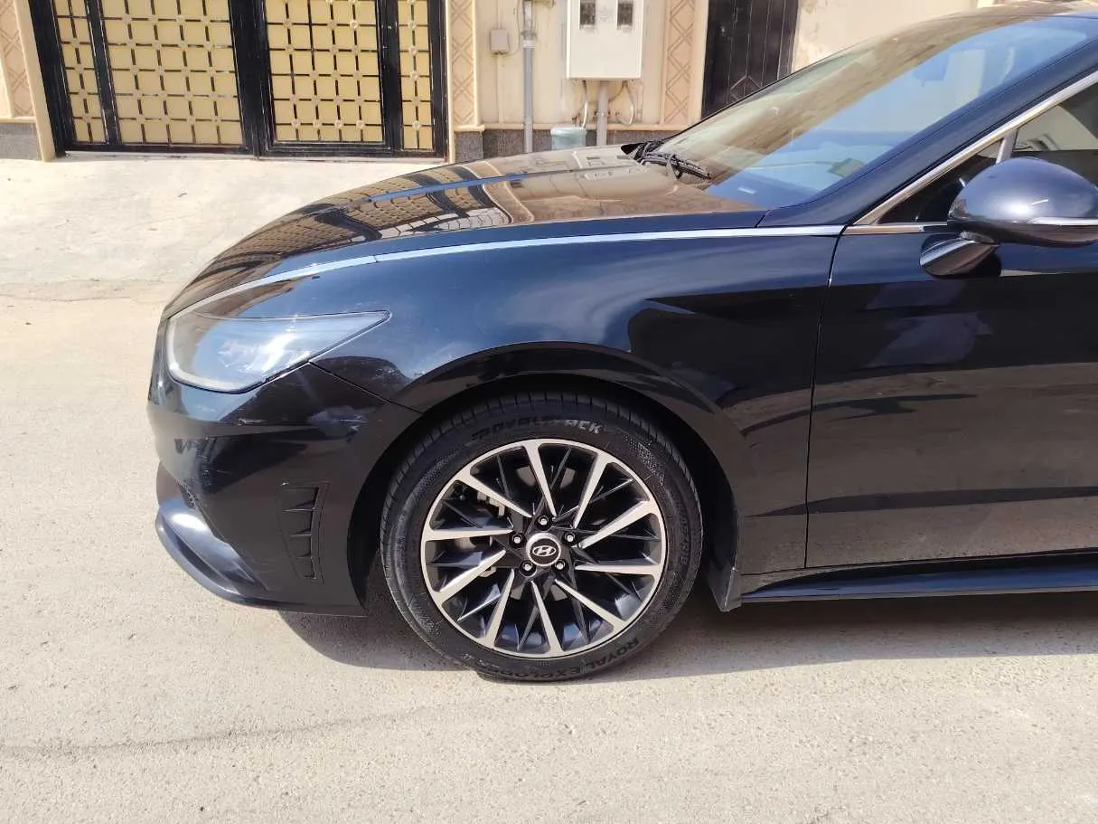 Car image 9