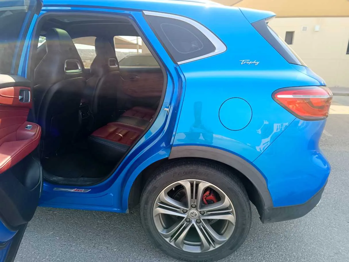 Car image 16