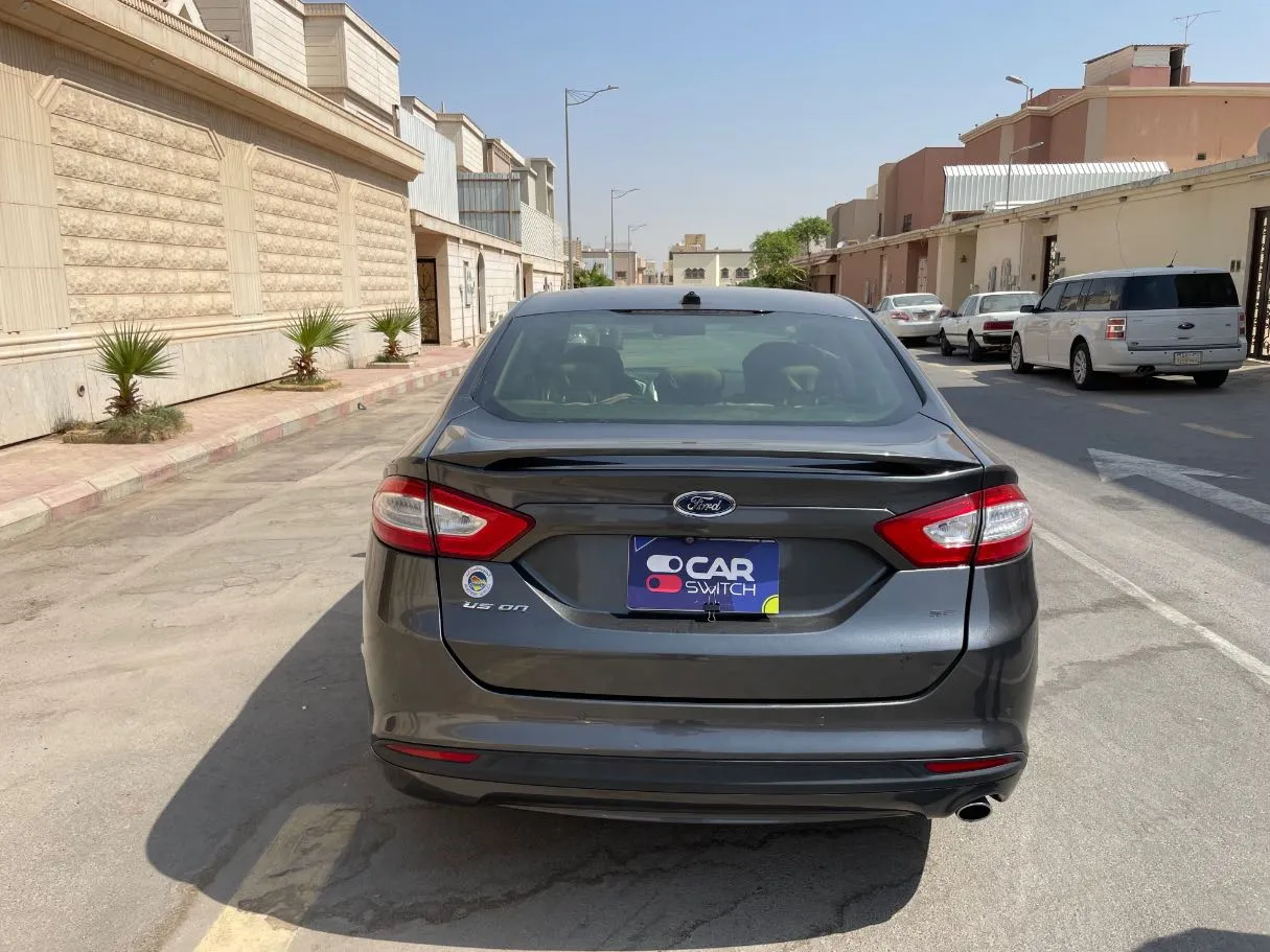 Car image 6