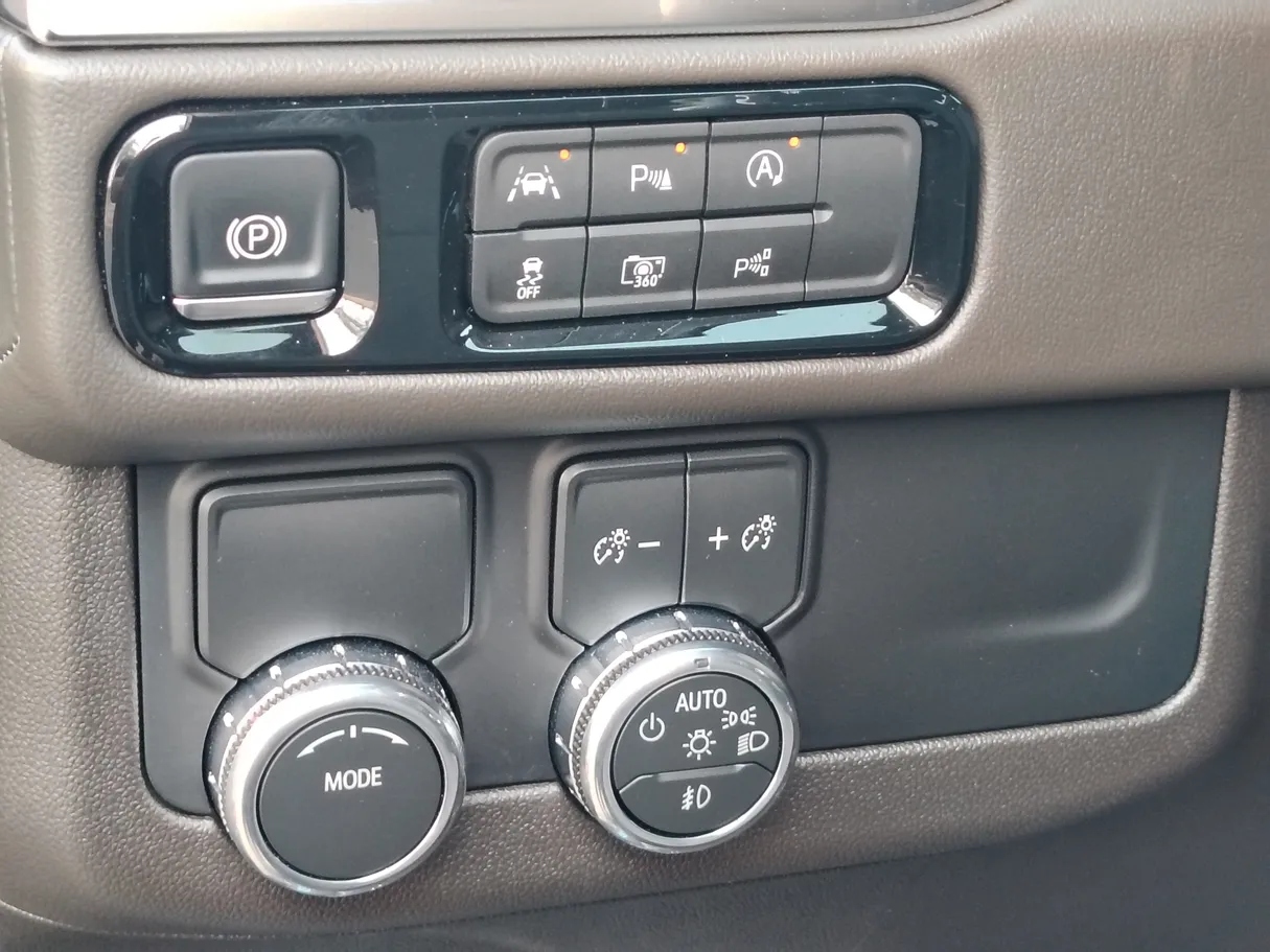 Car image 26