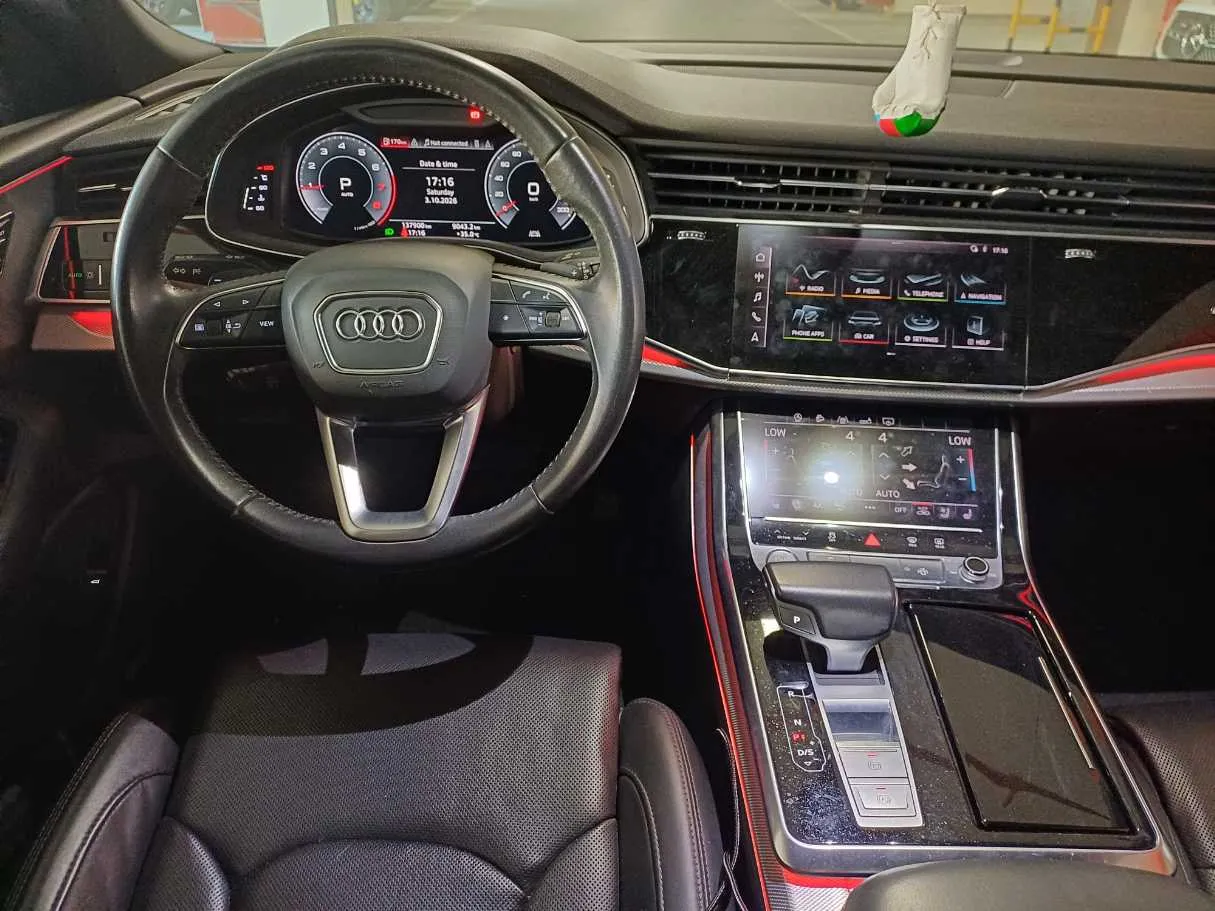 Car image 16