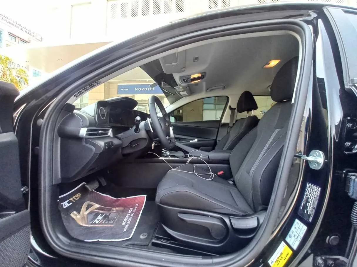 Car image 12
