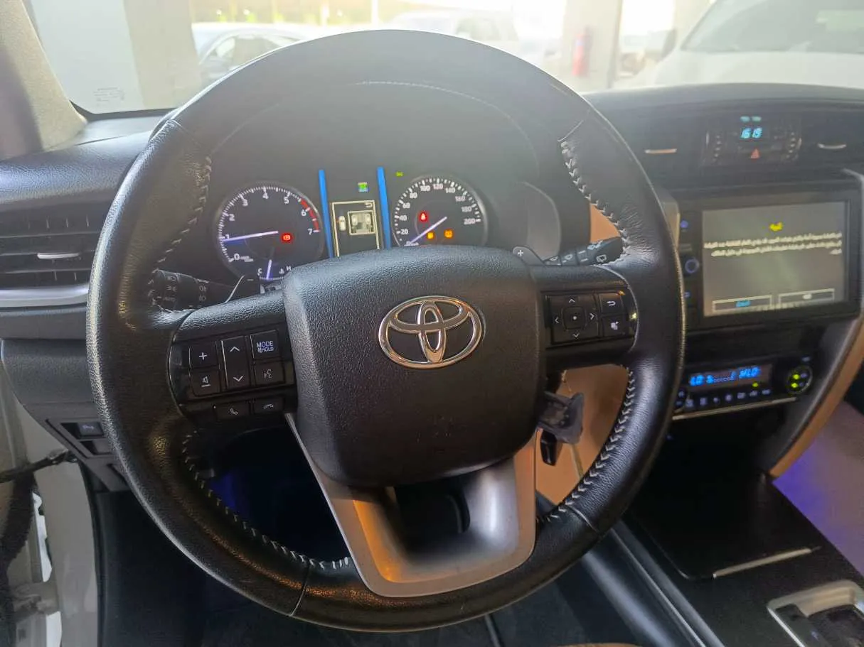 Car image 24