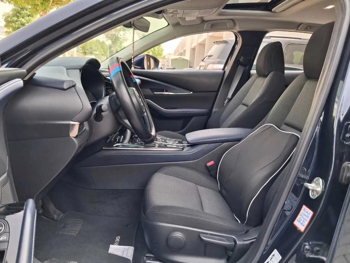 Car image 12