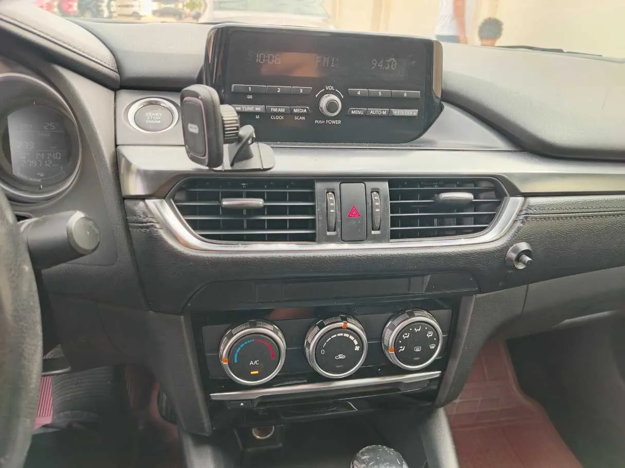 Car image 25