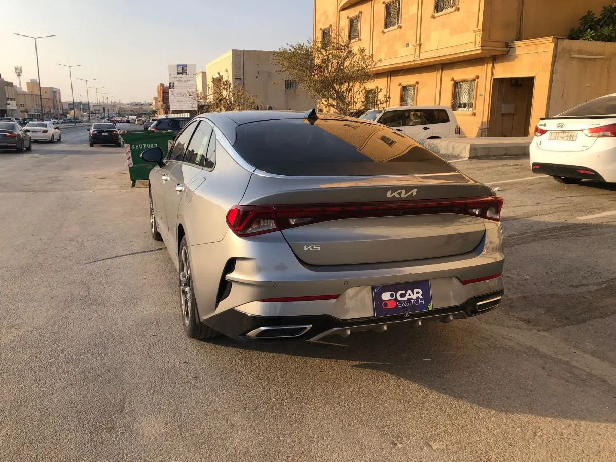 Car image 7