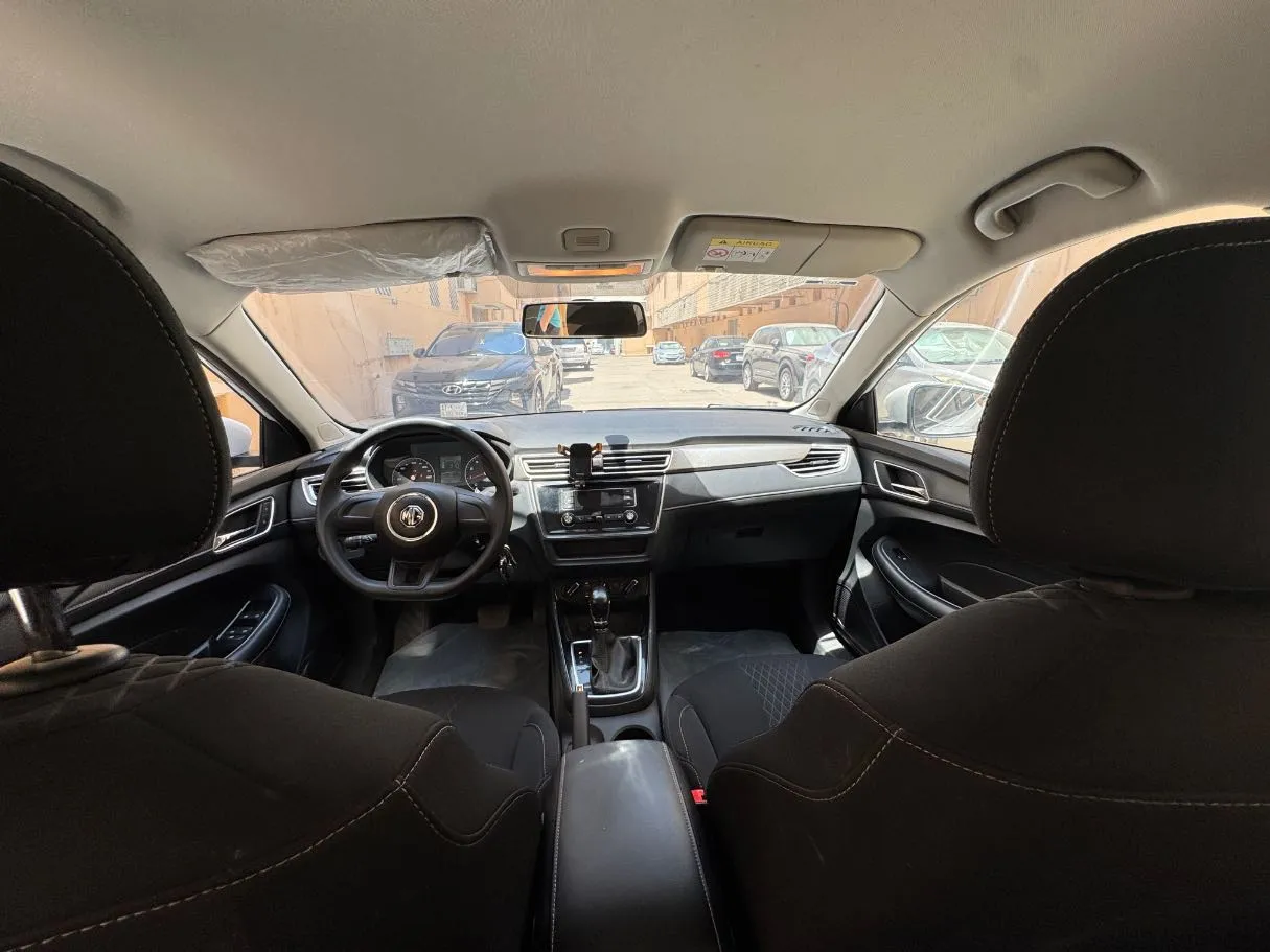Car image 14