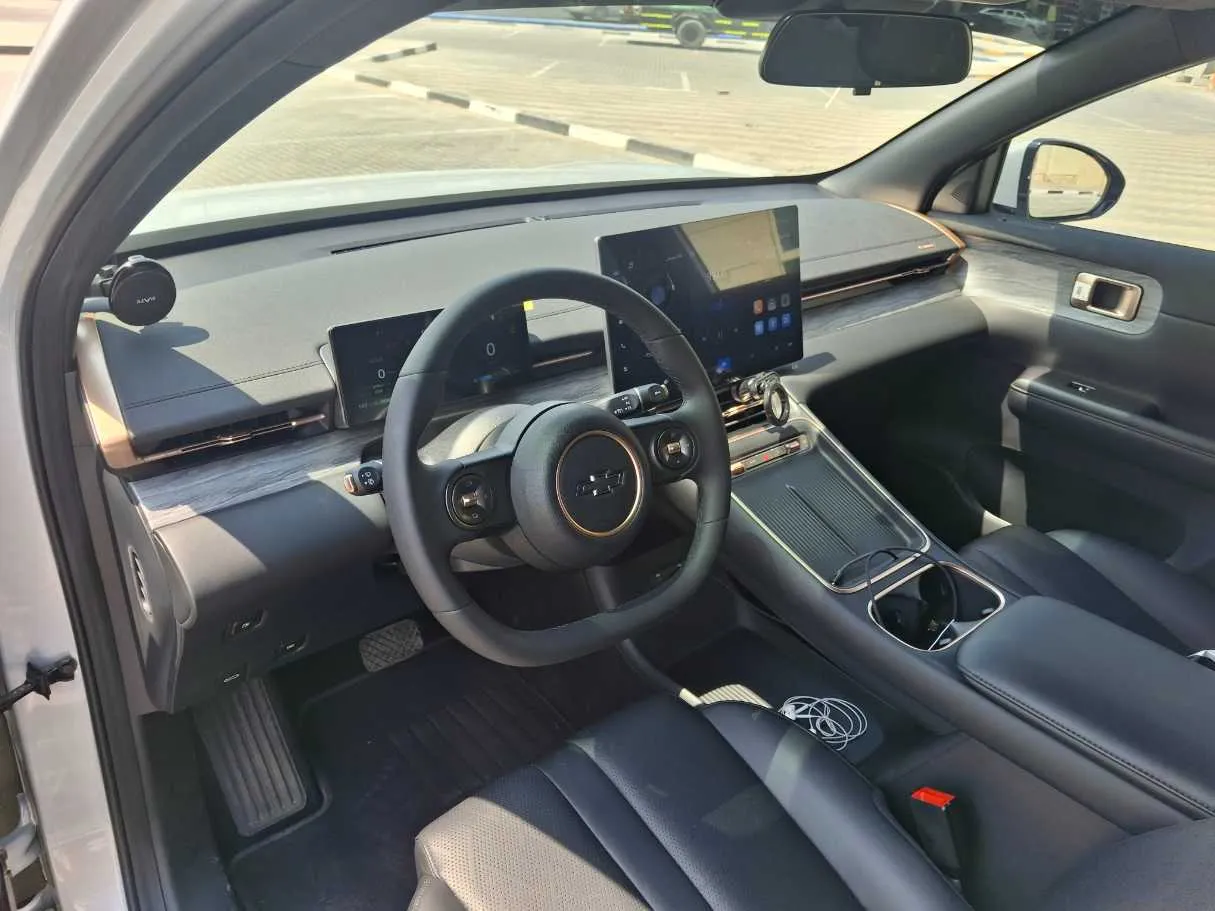 Car image 11