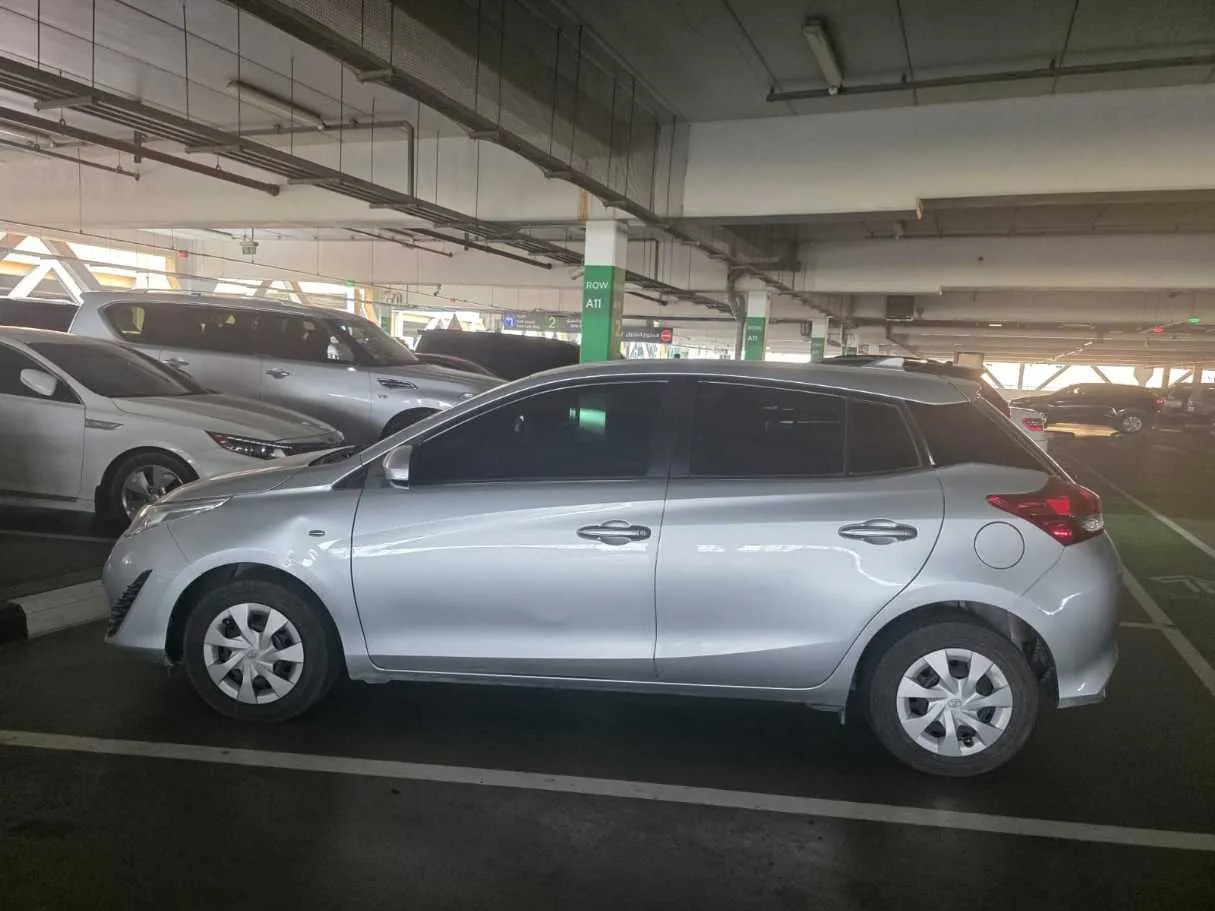 Car image 2