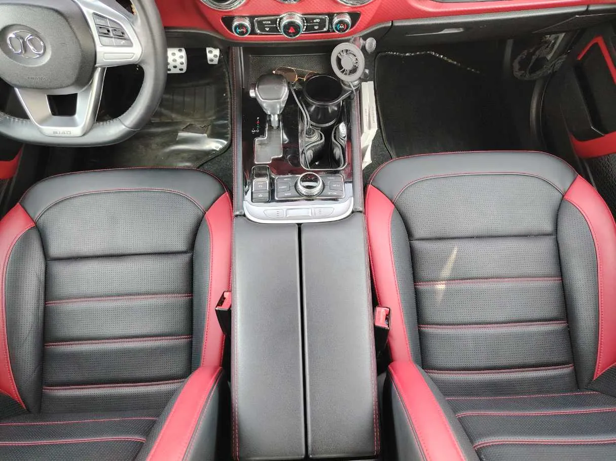Car image 18