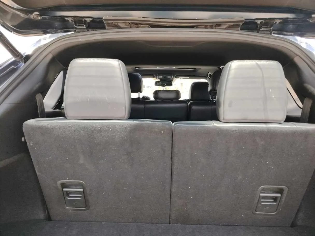 Car image 32