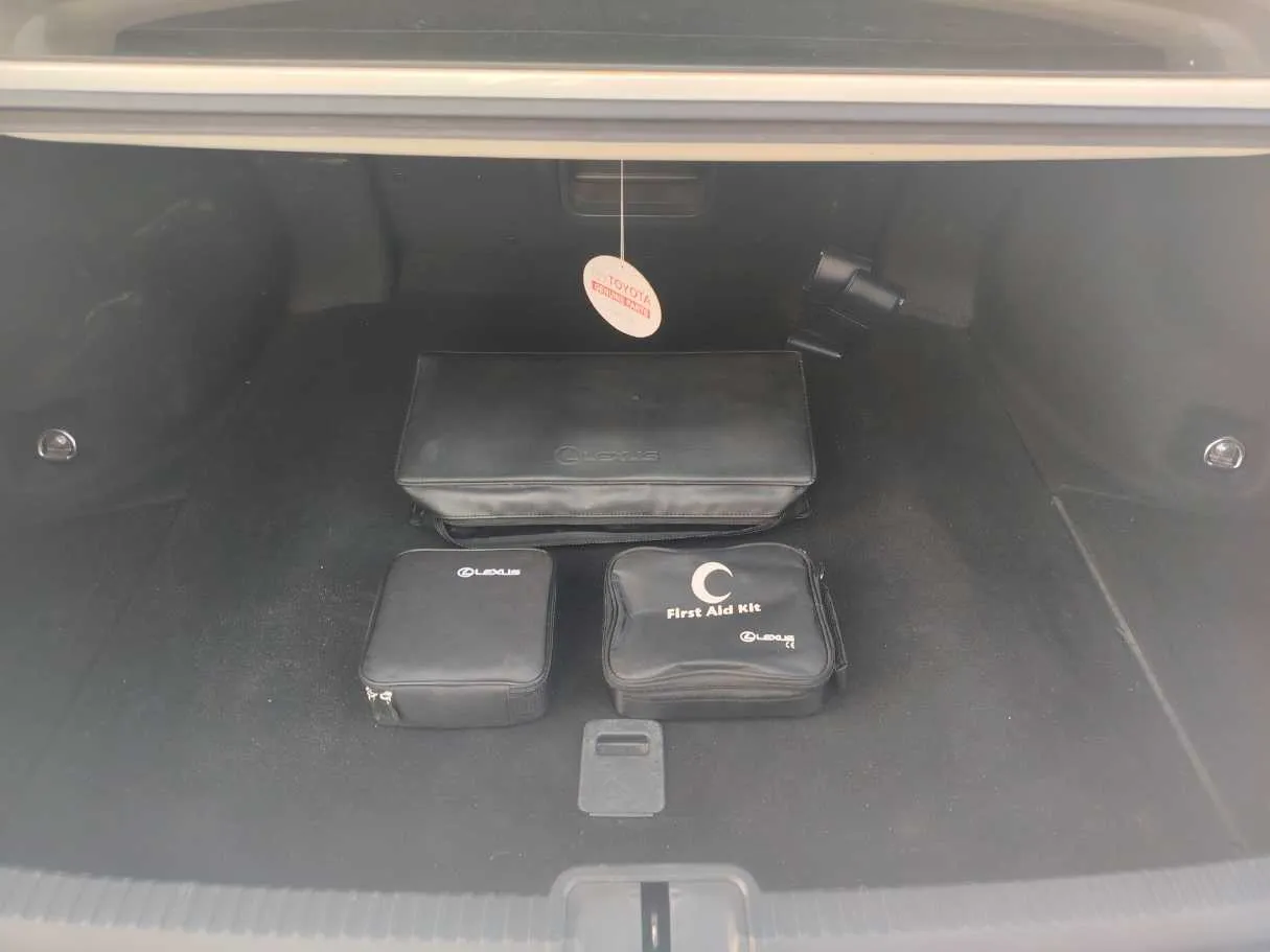 Car image 24