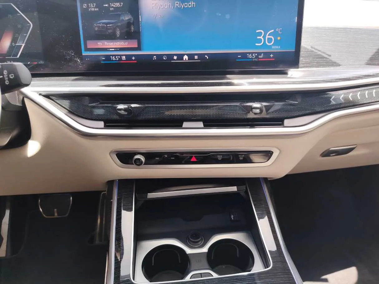 Car image 25