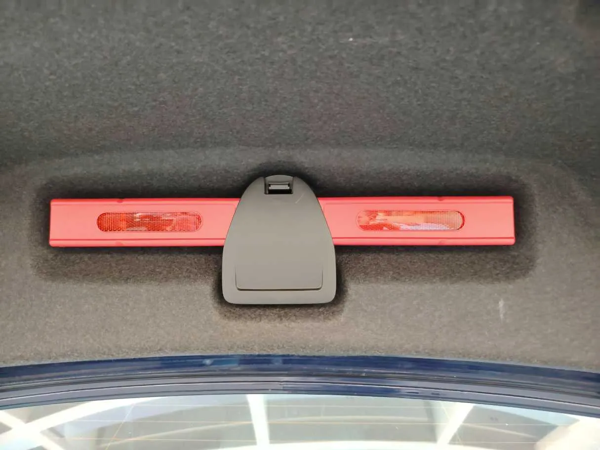 Car image 37