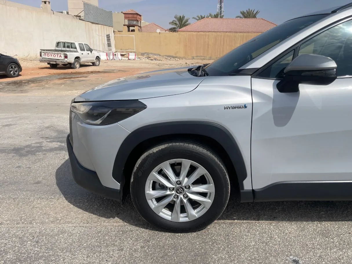 Car image 9