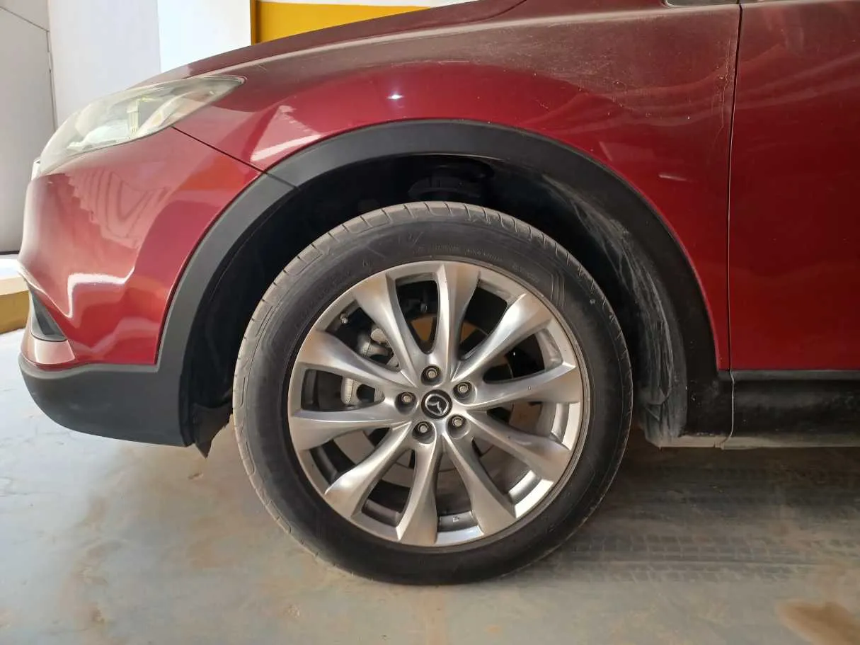 Car image 9