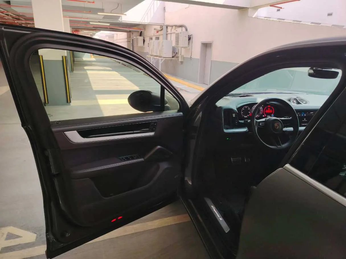Car image 11
