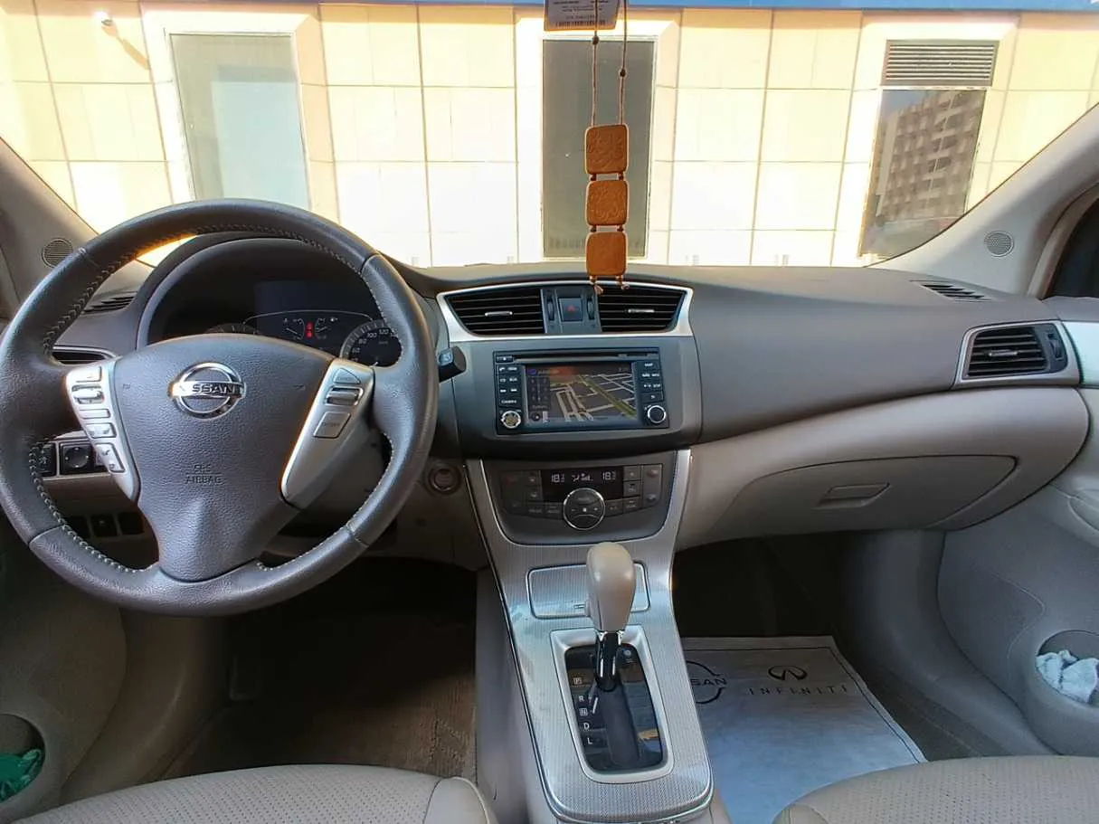 Car image 14
