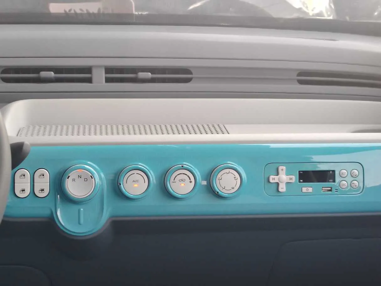Car image 17