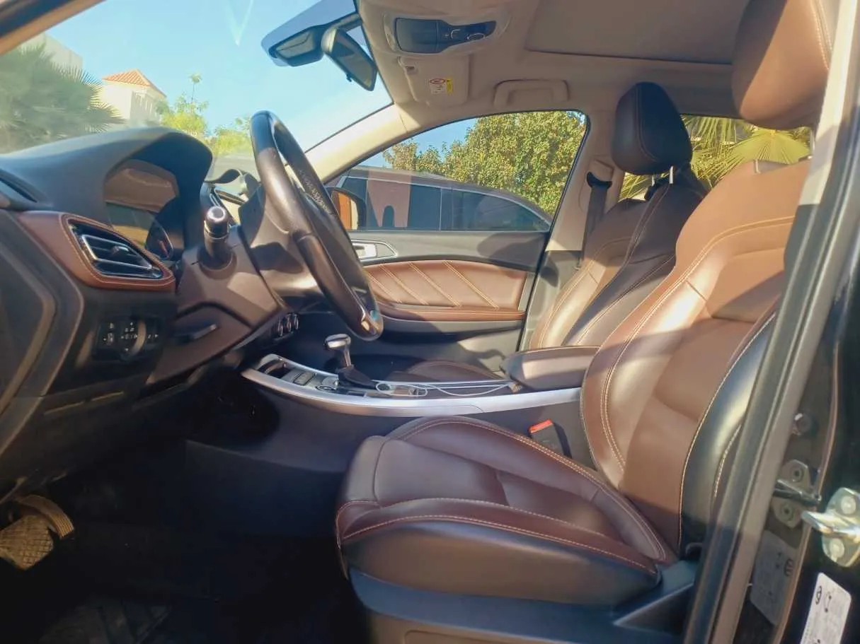 Car image 13