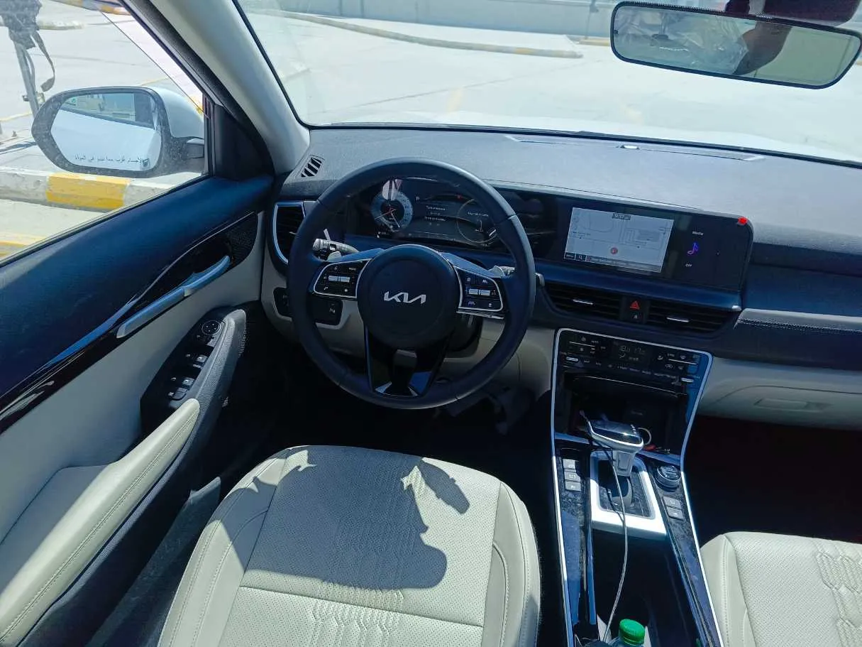 Car image 22