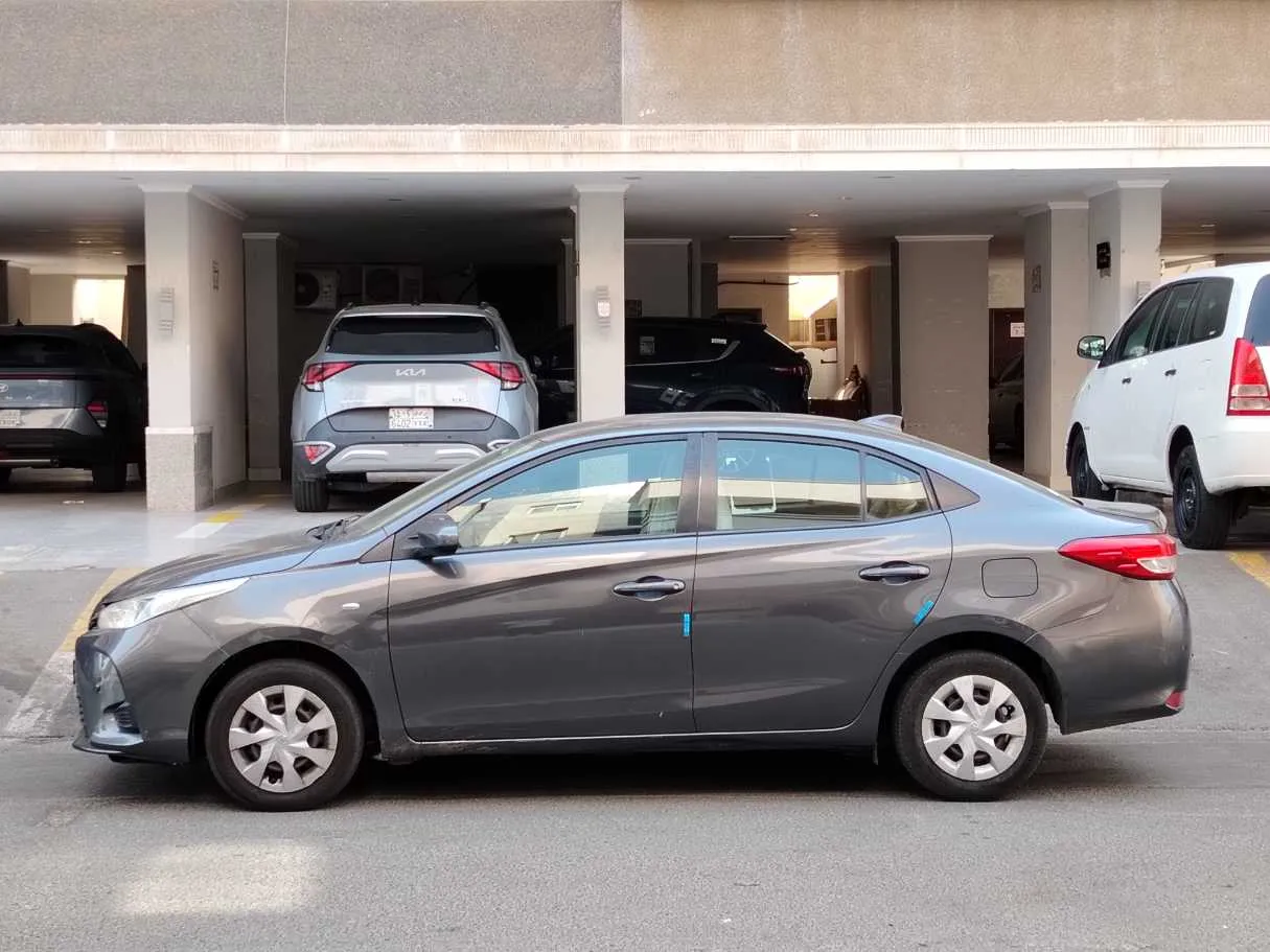 Car image 8