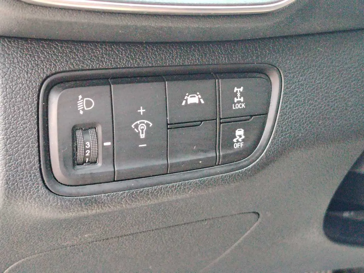 Car image 27