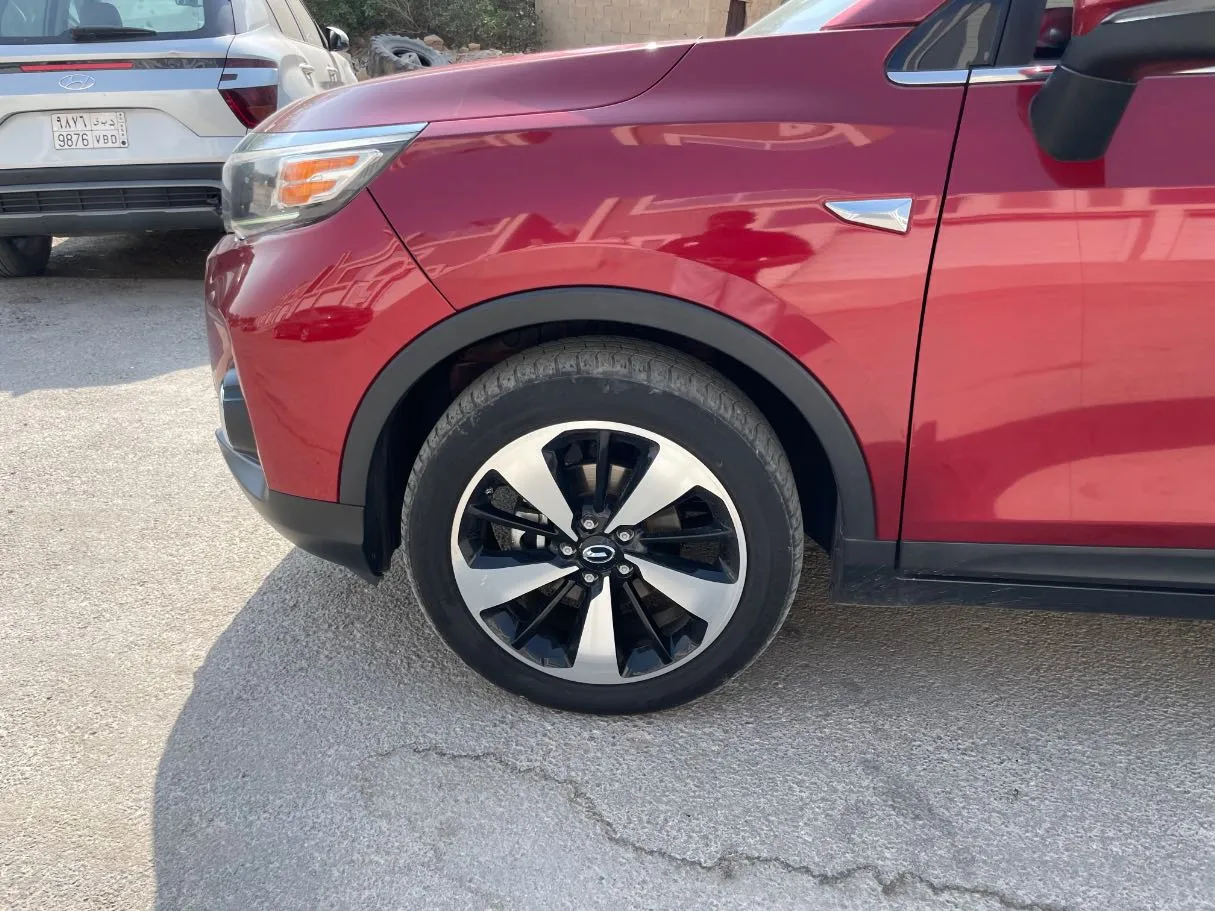 Car image 9