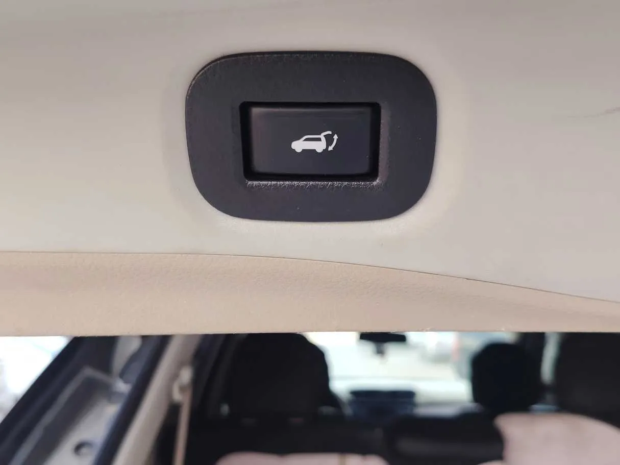 Car image 28