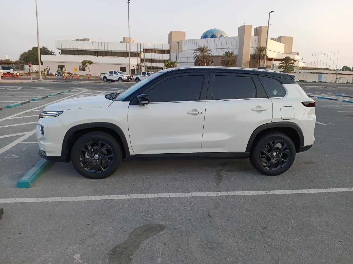 Car image 4