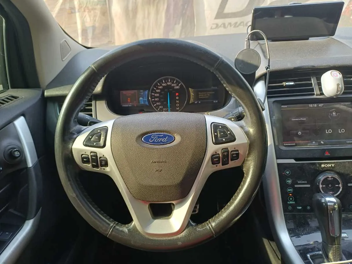 Car image 17