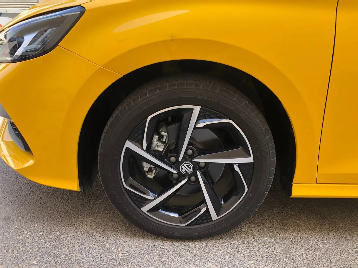Car image 10