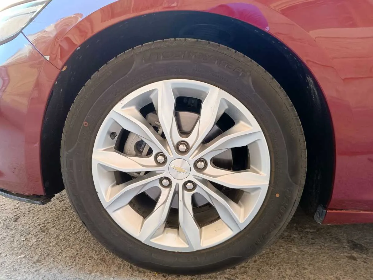 Car image 10
