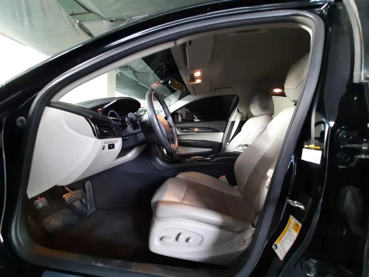 Car image 12