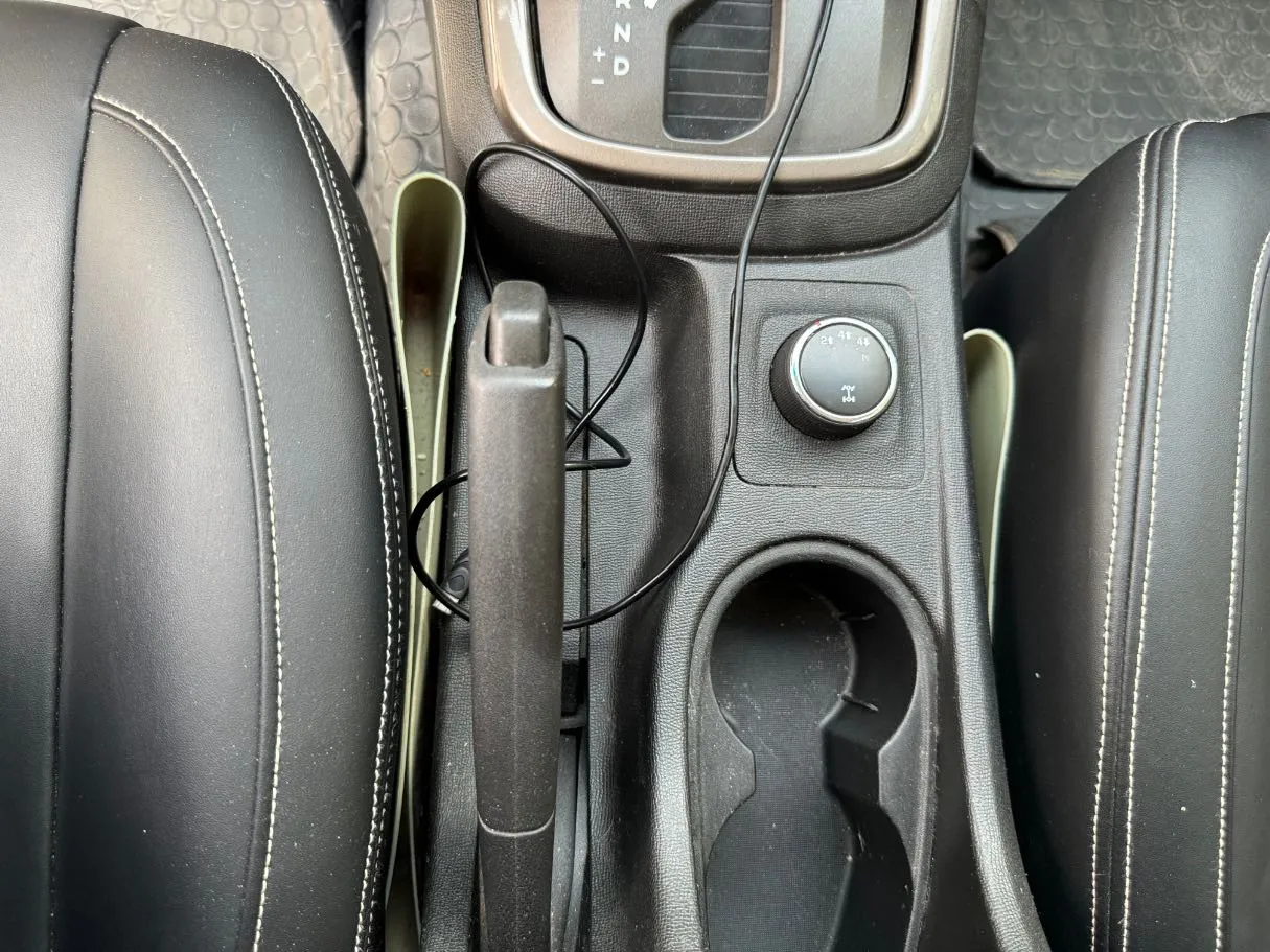 Car image 14