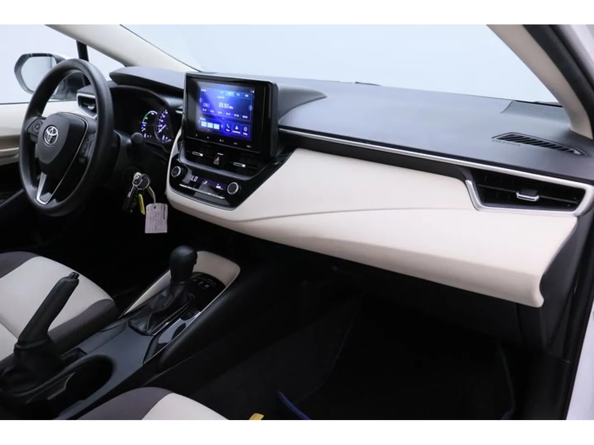 Car image 10
