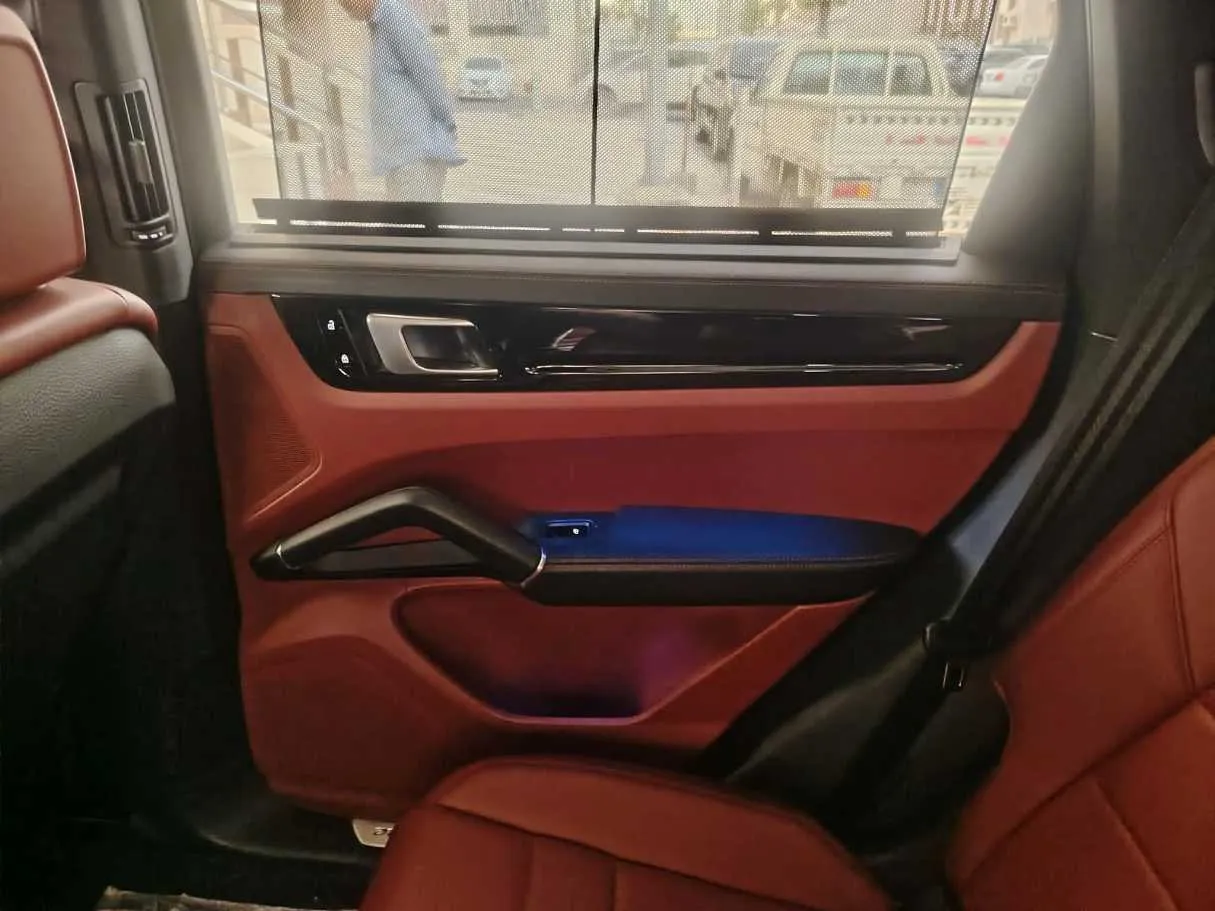 Car image 42